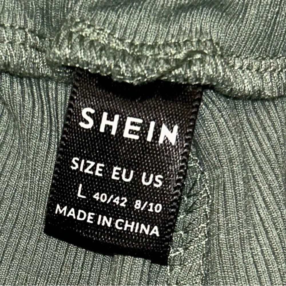 SHEIN Women's Green Shorts Large